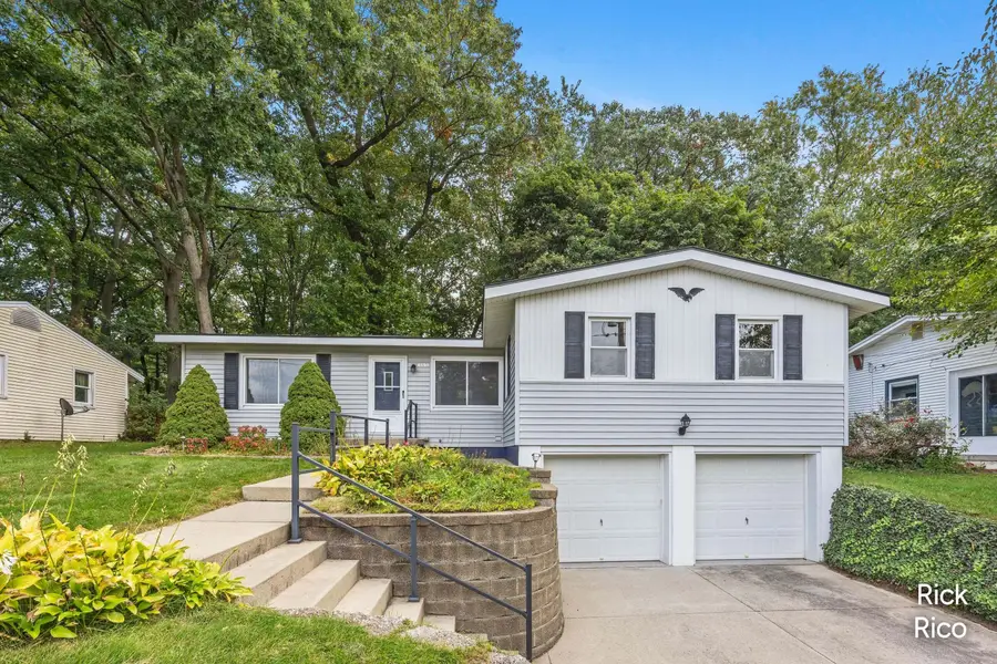 4890 Burgis Avenue Se, Kentwood, MI 49508 - #3