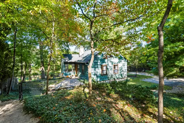 2400 Crest Drive, Kalamazoo, MI 49008
