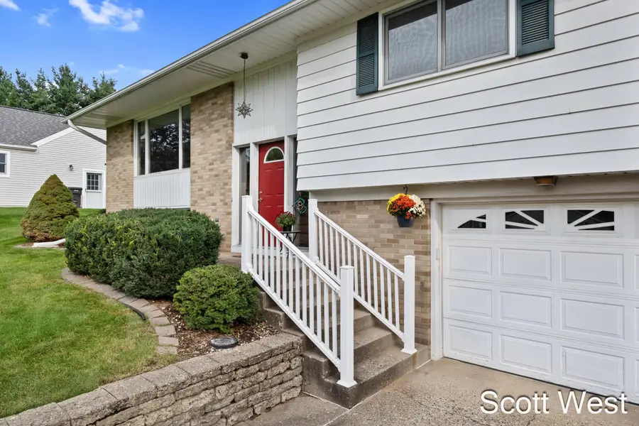 1645 Waldorf Street Nw, Grand Rapids, MI 49544 - #2