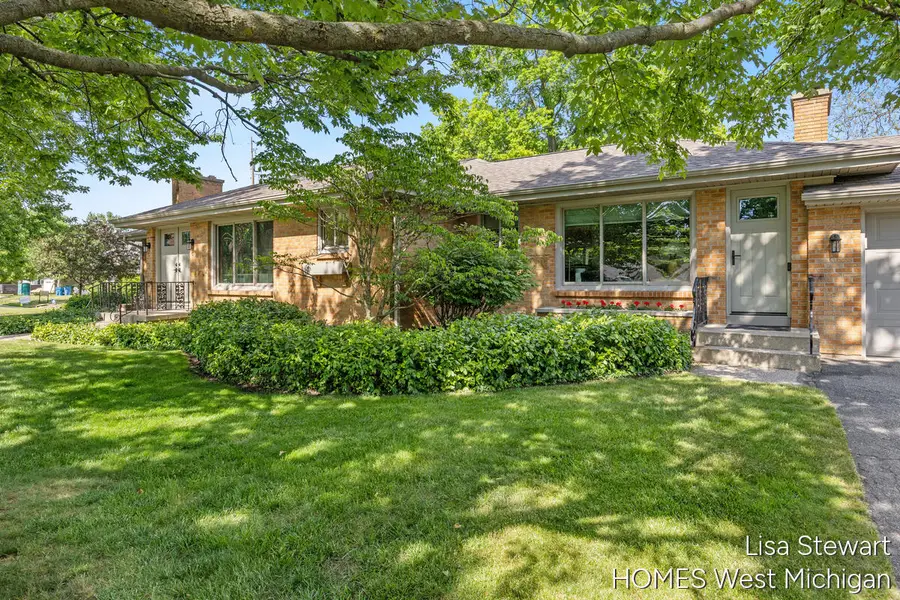 1410 Woodcliff Drive Se, East Grand Rapids, MI 49506 - #2