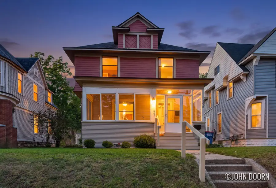 1318 Wealthy Street Se, Grand Rapids, MI 49506 - #2