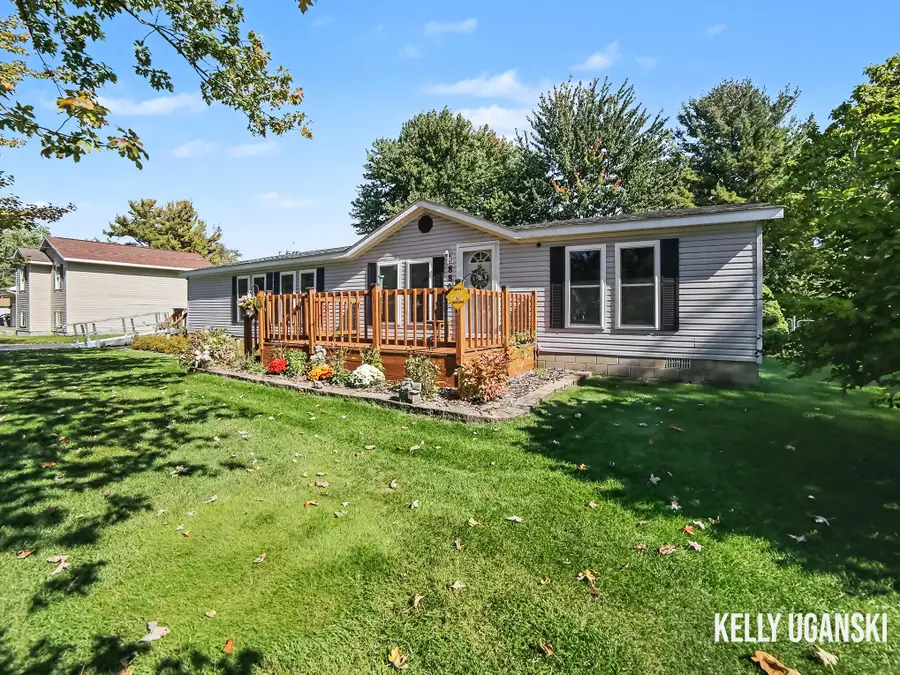 880 S Wolf Lake Road, Muskegon, MI 49442 - #2