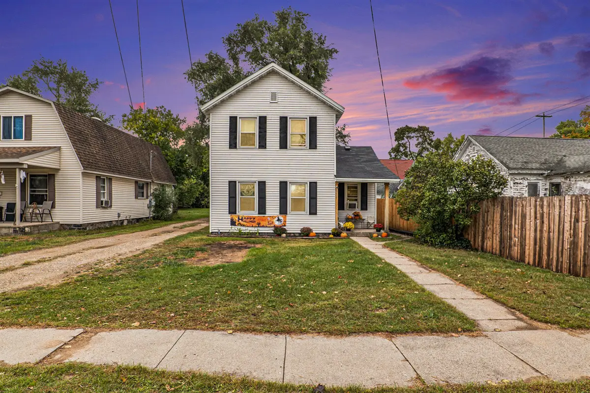 302 W Charles Street, Greenville, MI 48838 - #1