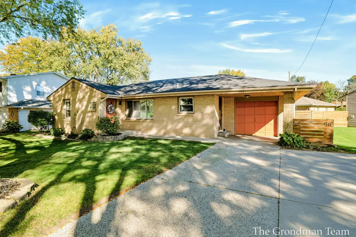 2141 Apple Avenue Nw, Grand Rapids, MI 49504 - #1