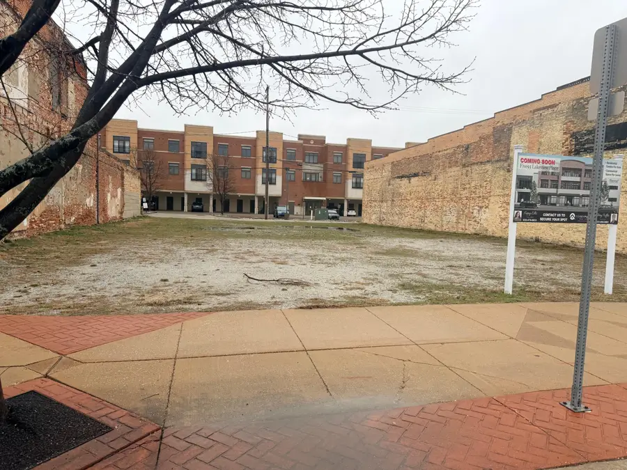 593 W Western Avenue, Muskegon, MI 49440 - #2