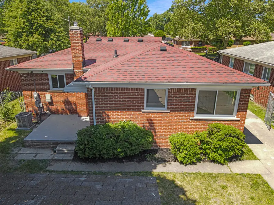 15421 Pearson Street, Oak Park, MI 48237 - #3
