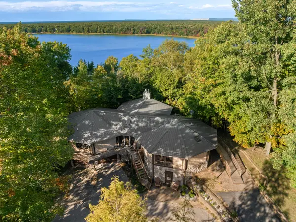 3810 Deer Ridge Trail, Beulah, MI 49617
