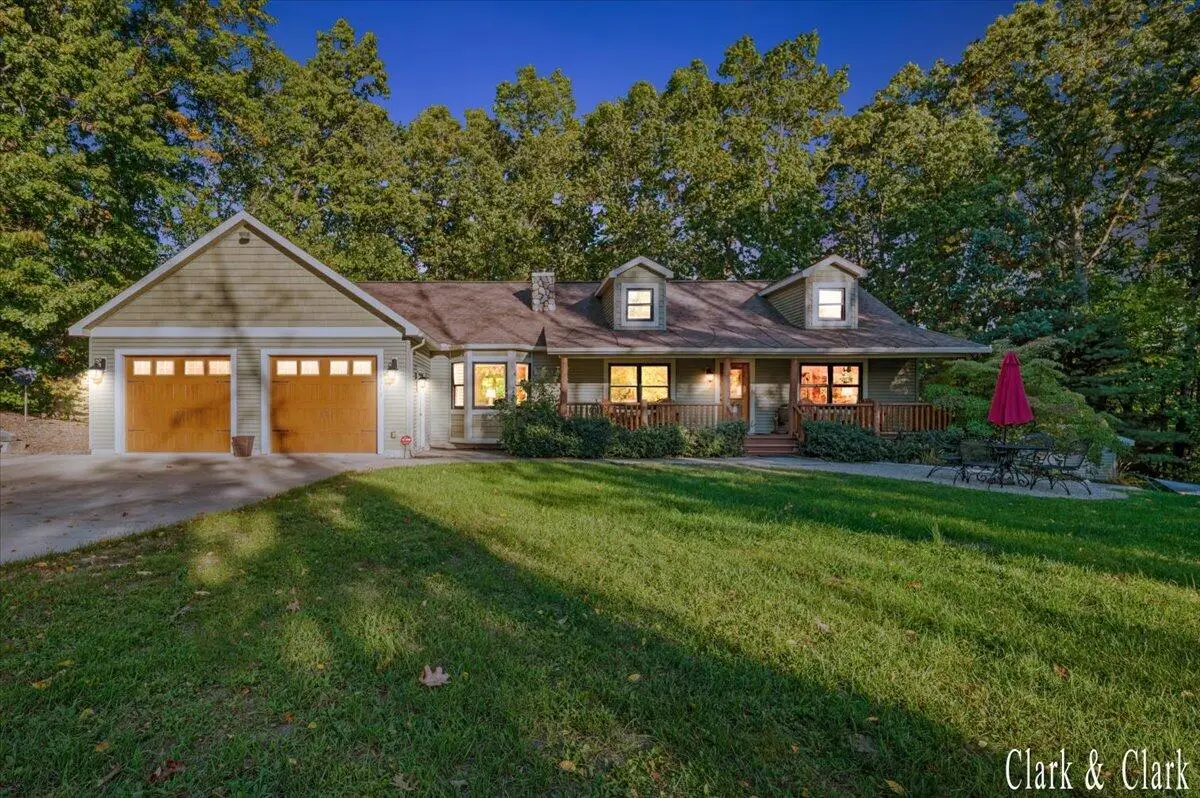 8319 Pine Island Drive Ne, Comstock Park, MI 49321 - #1