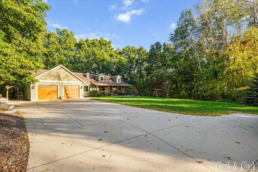 8319 Pine Island Drive Ne, Comstock Park, MI 49321 - #2