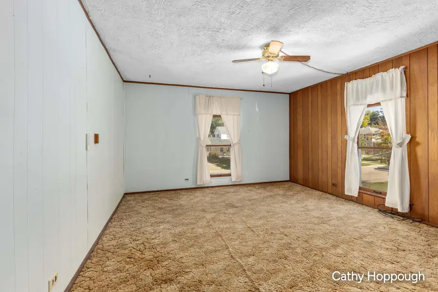 325 E Washington Street, Ionia, MI 48846 - #3