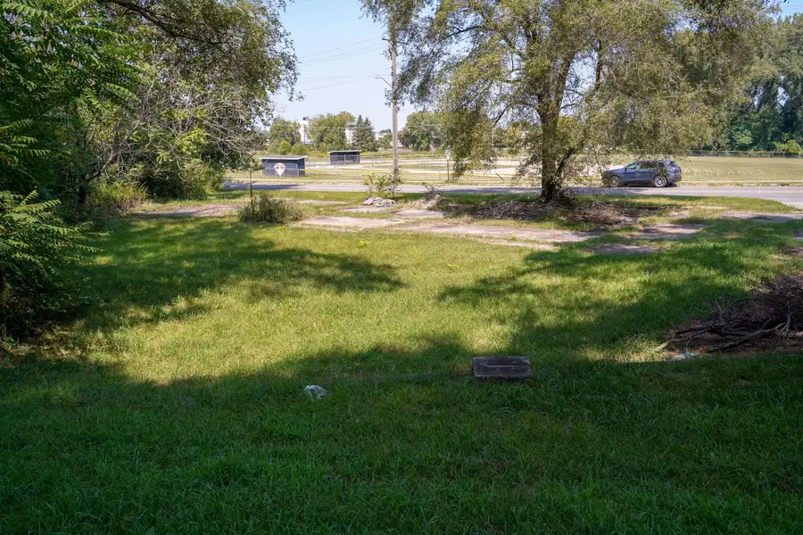 300 W Empire Avenue, Benton Harbor, MI 49022 - #3