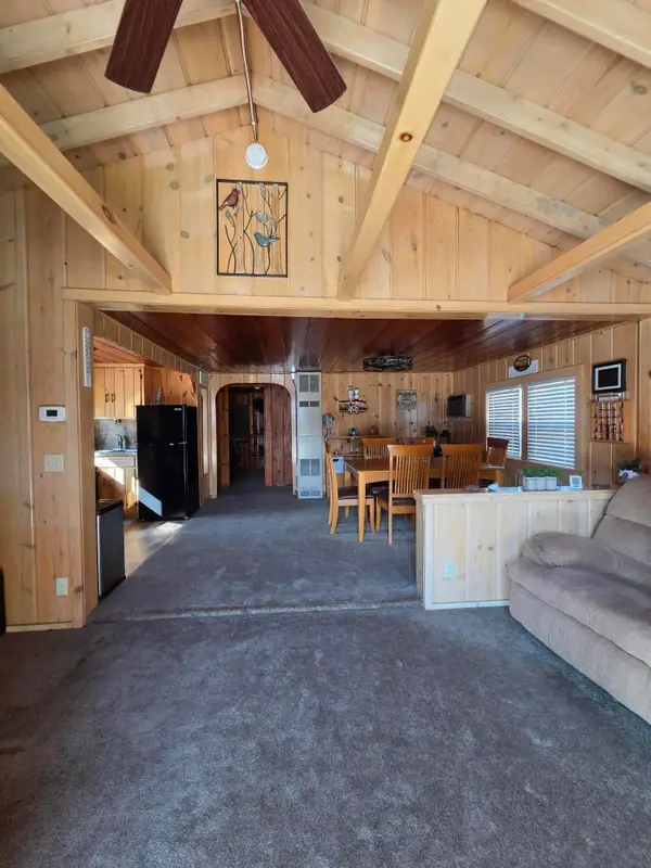 123 Wickham Avenue, Houghton Lake, MI 48629