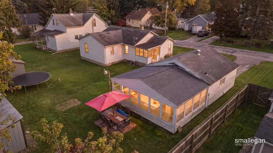 341 Dana Street Nw, Comstock Park, MI 49321 - #2