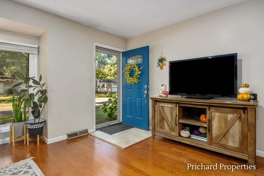 4762 Marshall Avenue Se, Kentwood, MI 49508 - #3
