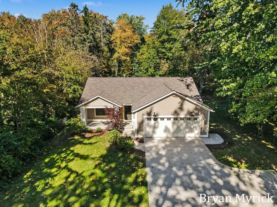 1345 W Lakewood Boulevard, Holland, MI 49424 - #2