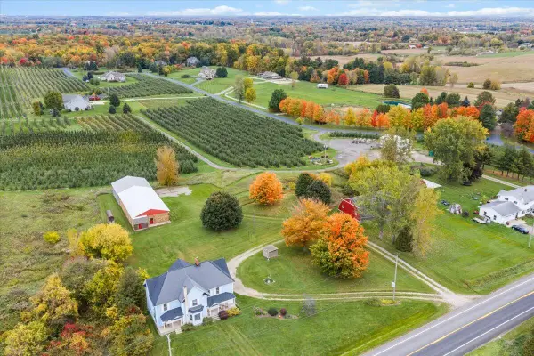 2549 10 Mile Road Nw, Sparta, MI 49345