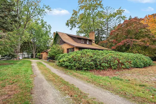 1739 Hendrick Road, Norton Shores, MI 49441