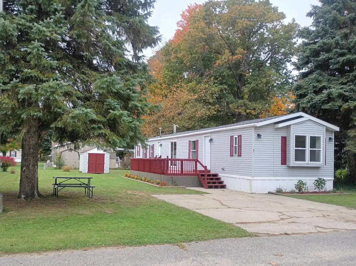 27 Locust Court, Muskegon, MI 49445 - #1
