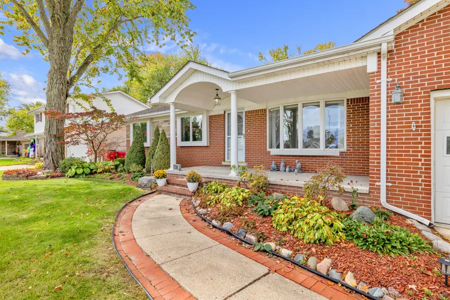41589 Windmill Street, Harrison Township, MI 48045 - #2