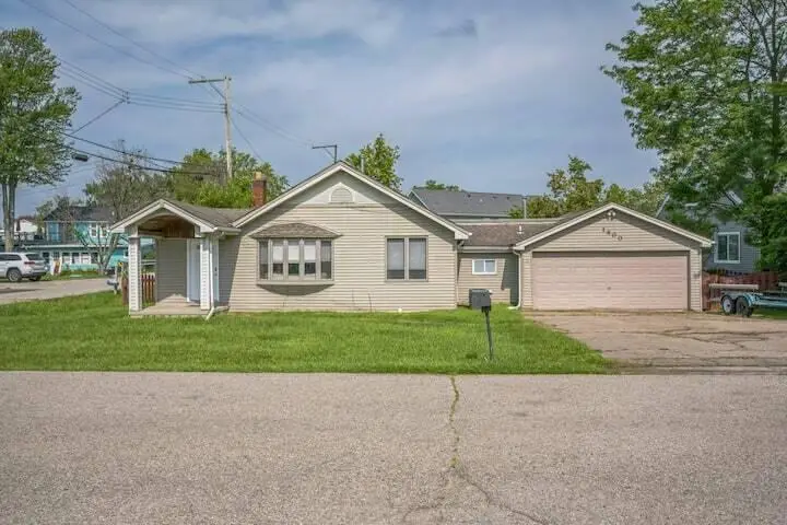 1400 Bamford Drive, Waterford, MI 48328 - #1
