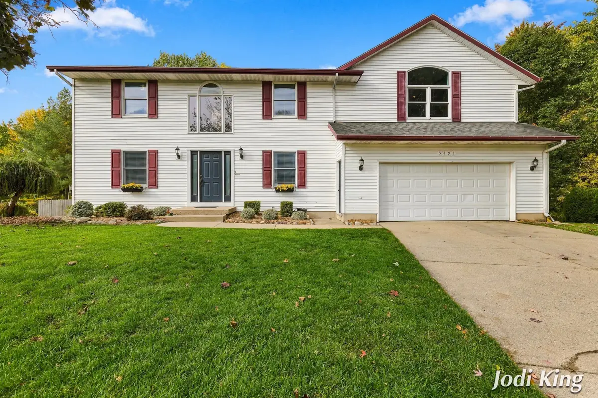 5491 Pleasant Valley Court Sw, Wyoming, MI 49418 - #1
