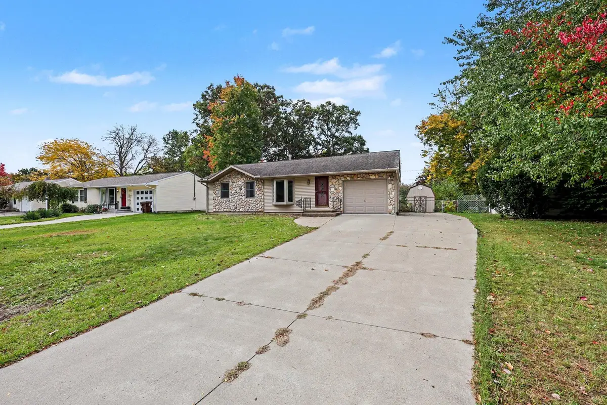 5615 Dogwood Drive, Jackson, MI 49201 - #1