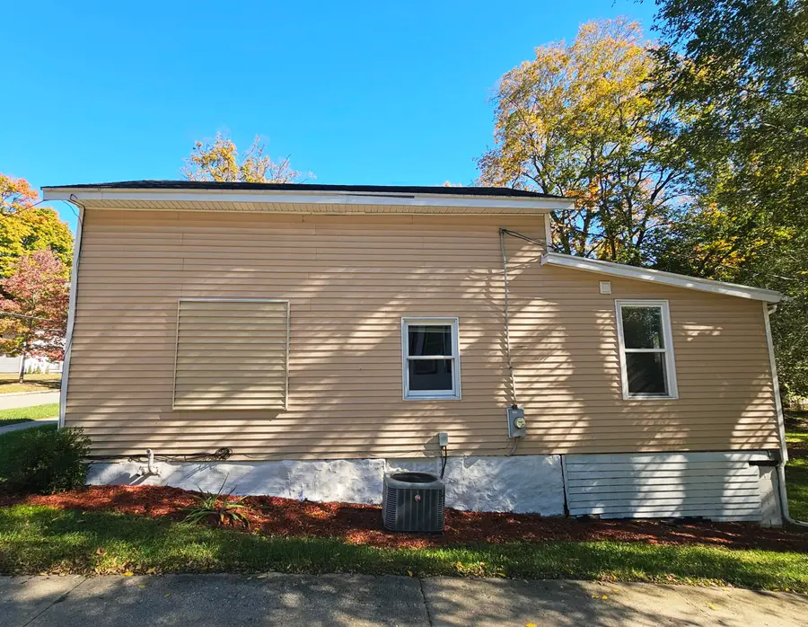 38 Mead Street, Hillsdale, MI 49242 - #3