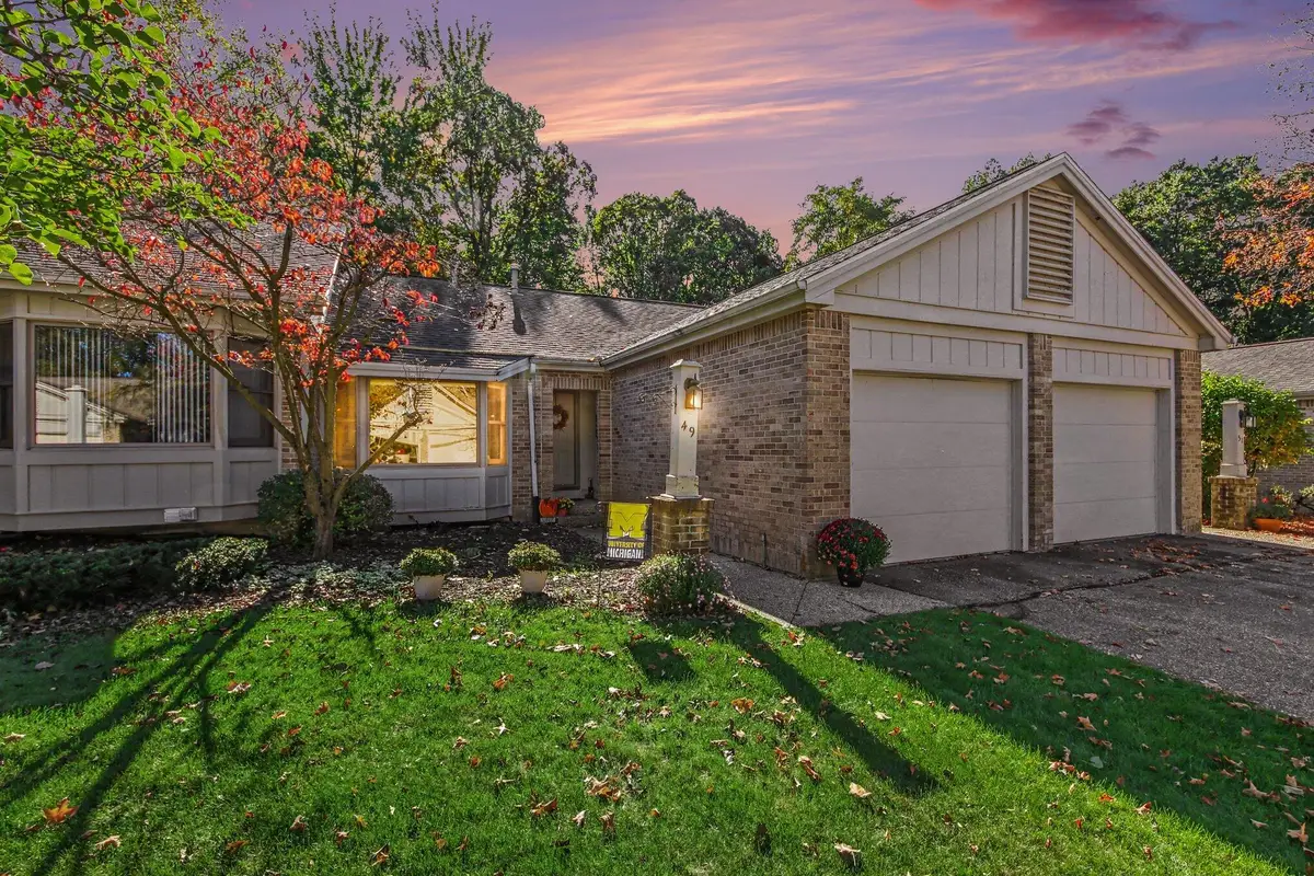 49 Skyline Circle Nw, Grand Rapids, MI 49504 - #1