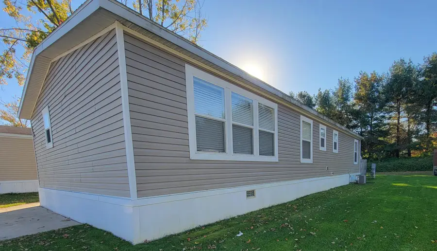 1139 Maple Leaf Lane Nw, Walker, MI 49534 - #2