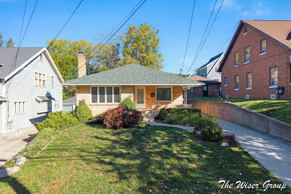 1105 4th Street Nw, Grand Rapids, MI 49504 - #1