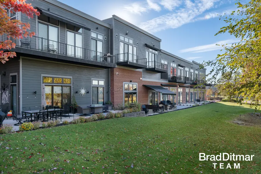 220 King Street #6, Lowell, MI 49331 - #2