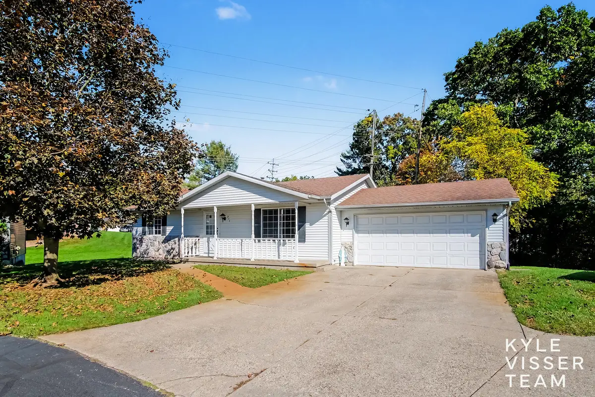 211 York View Place Nw, Comstock Park, MI 49321 - #1
