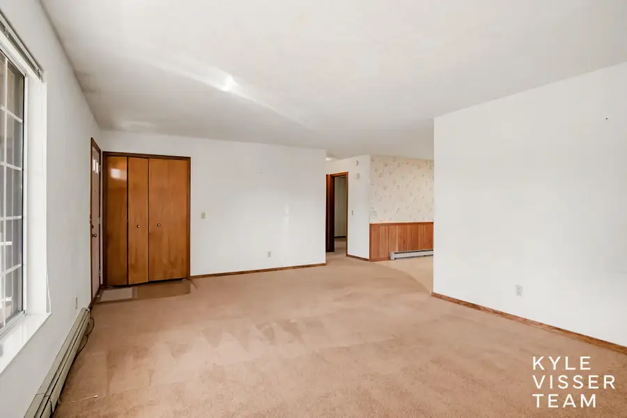 211 York View Place Nw, Comstock Park, MI 49321 - #3