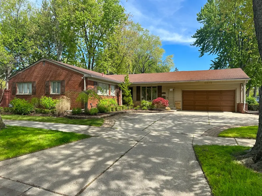 21203 River Road, Grosse Pointe, MI 48236 - #2