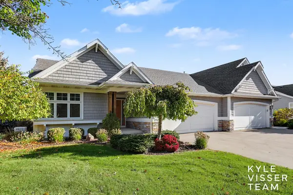 3935 Crystal Waters Lane Ne, Grand Rapids, MI 49525