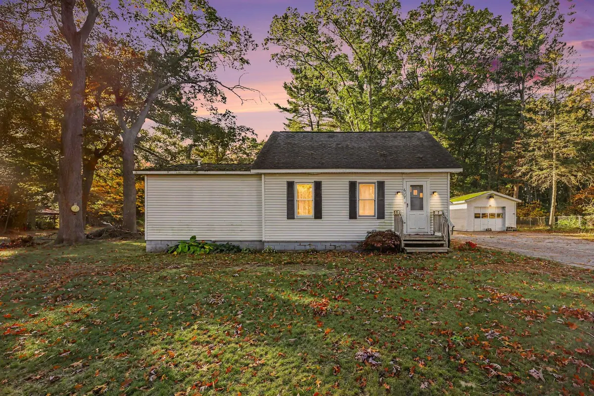 617 W River Road, Muskegon, MI 49445 - #1