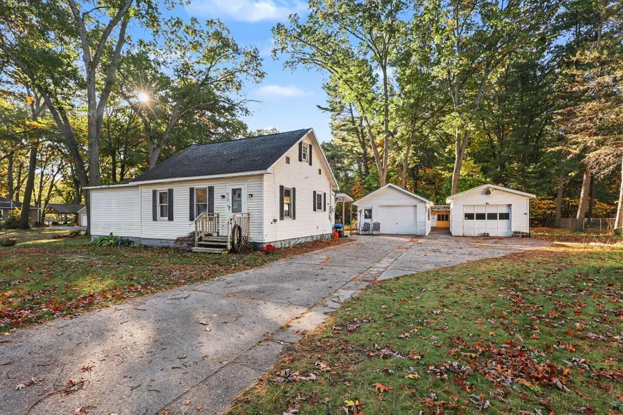 617 W River Road, Muskegon, MI 49445 - #2