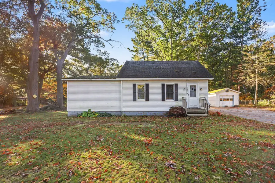 617 W River Road, Muskegon, MI 49445 - #3