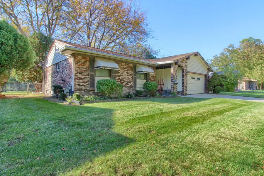 18152 Alvaro Avenue, Brownstown, MI 48193 - #2