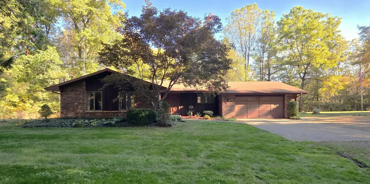 569 W Shawnee Road, Baroda, MI 49101 - #1
