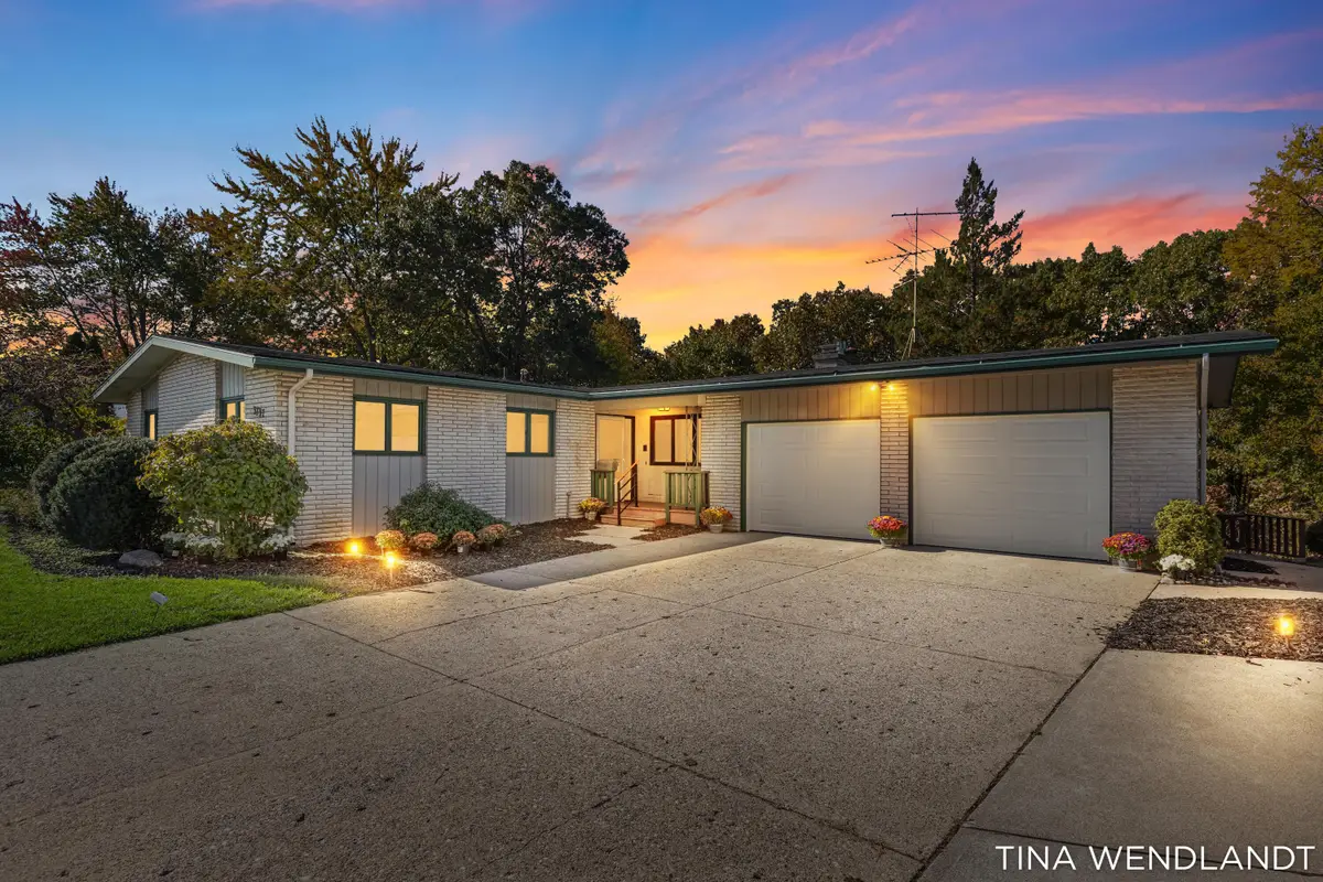 3737 Keeweenaw Drive Ne, Grand Rapids, MI 49525 - #1