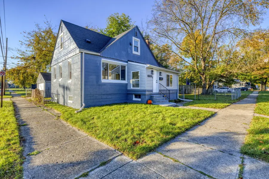 436 E George Avenue, Hazel Park, MI 48030 - #3