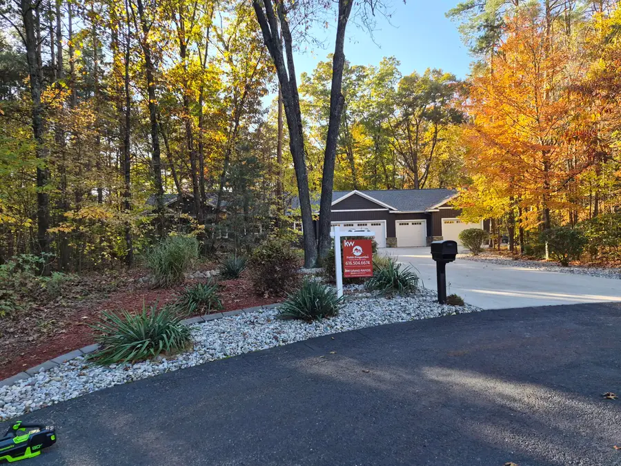11205 Discovery Woods Drive, Greenville, MI 48838 - #2