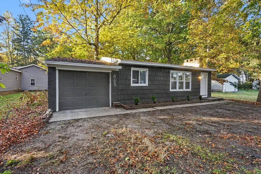 865 Petrie Avenue, Muskegon, MI 49441 - #3