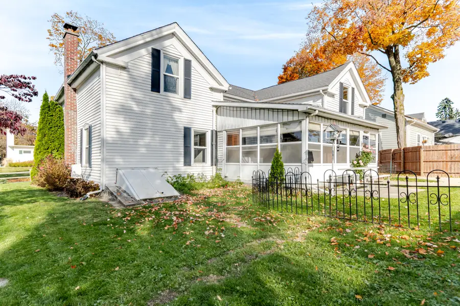 415 S Walnut Street, Howell, MI 48843 - #3