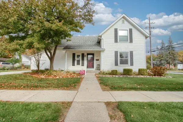 107 E Mckay Street, Saline, MI 48176