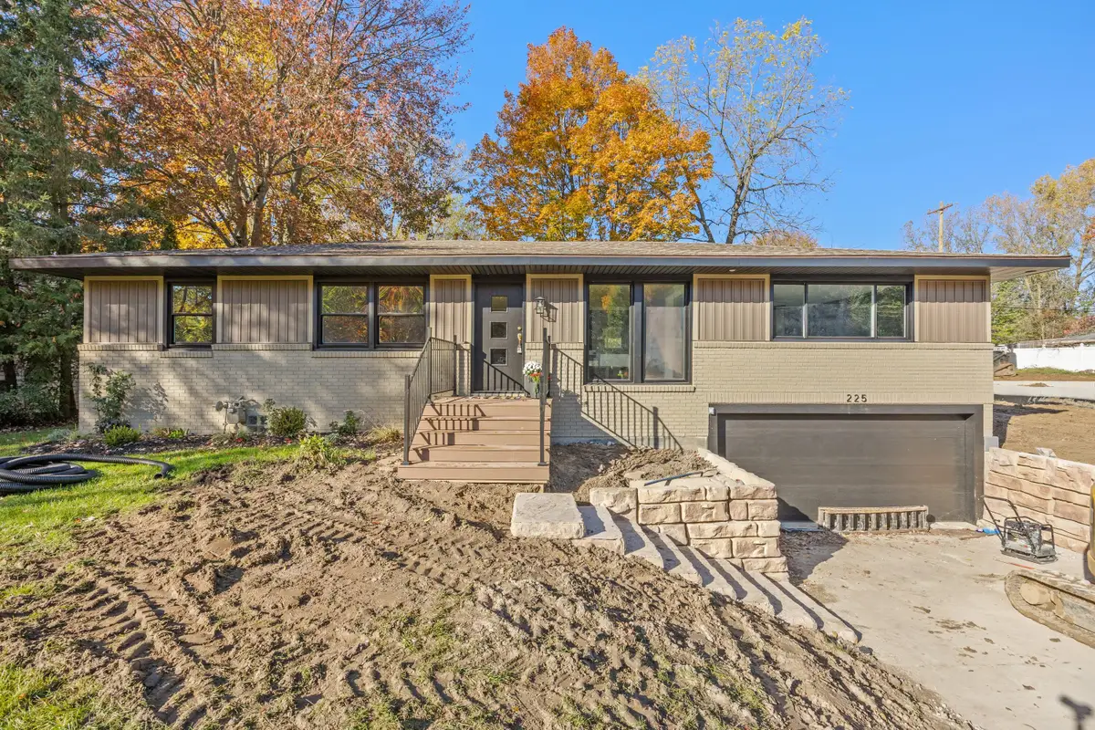 225 Sunset Hills Avenue Nw, Grand Rapids, MI 49534 - #1