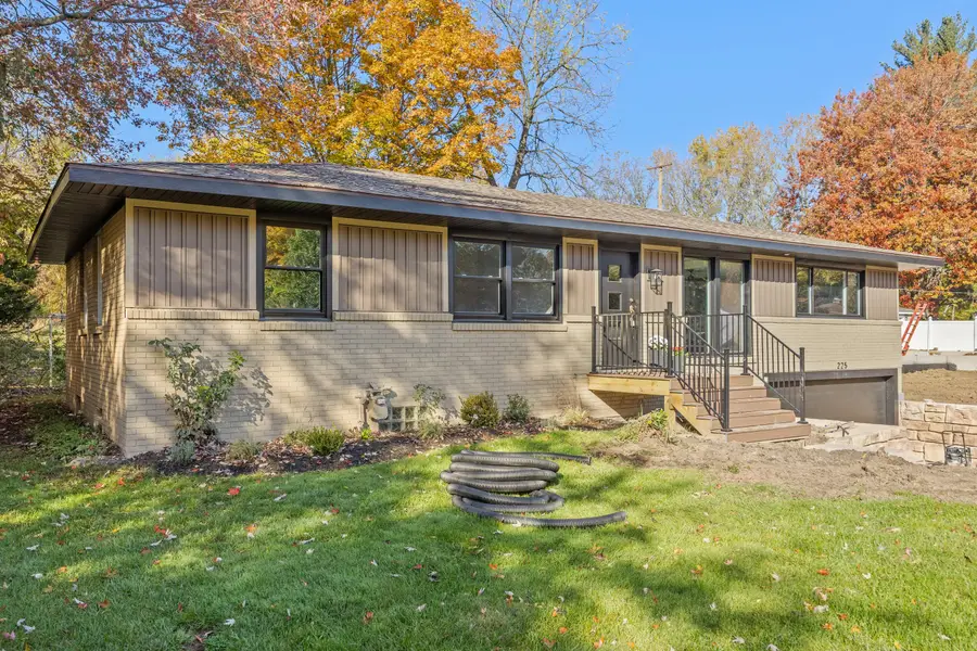 225 Sunset Hills Avenue Nw, Grand Rapids, MI 49534 - #2