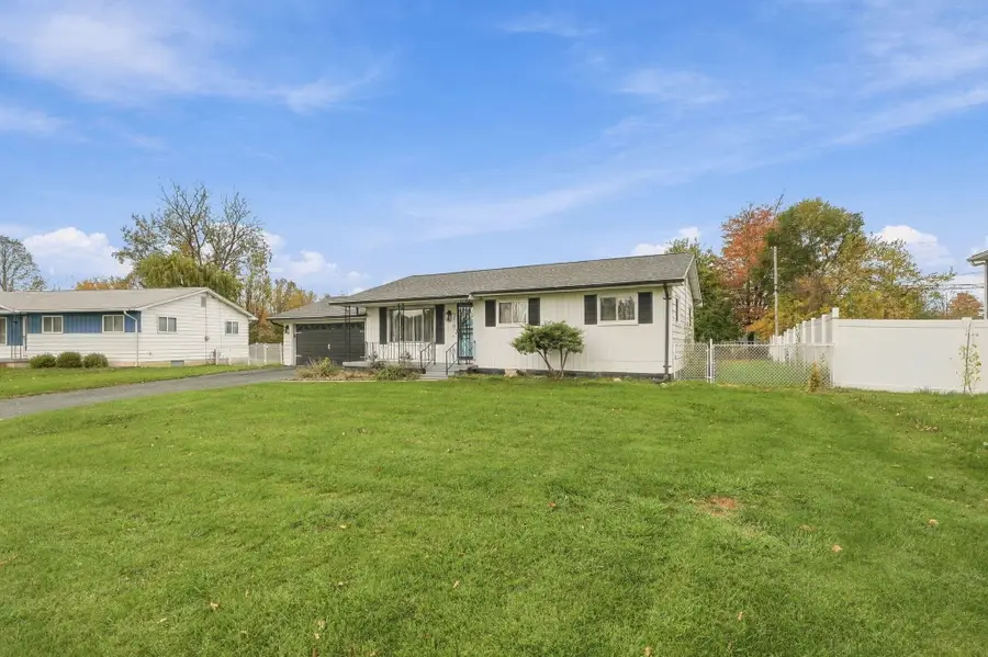 3561 Ridgecliffe Drive, Flint, MI 48532 - #2