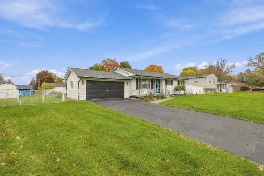 3561 Ridgecliffe Drive, Flint, MI 48532 - #3